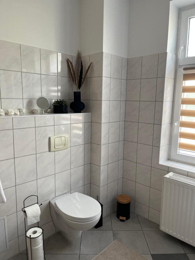 Apartment Horst - Gemuetliche Und Moderne Ferienwohnung In Der Innenstadt Pasewalk Exteriör bild