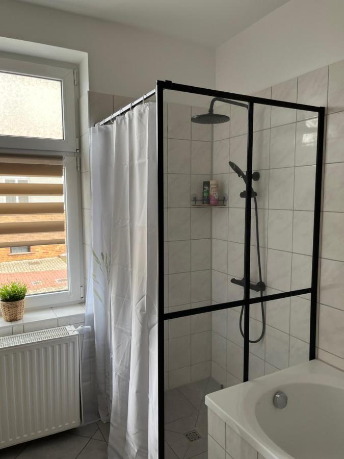 Apartment Horst - Gemuetliche Und Moderne Ferienwohnung In Der Innenstadt Pasewalk Exteriör bild